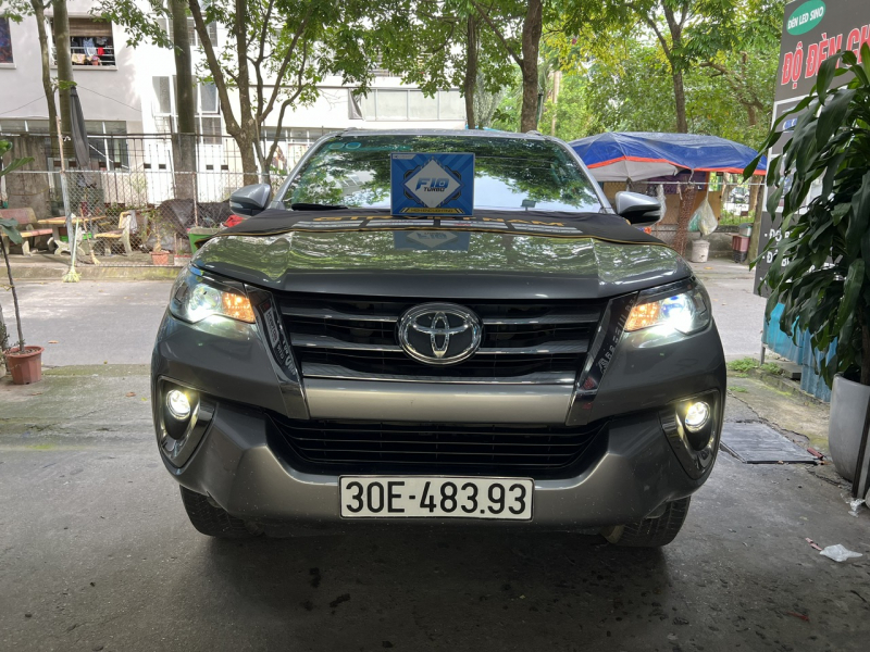 Độ đèn nâng cấp ánh sáng Bi Xlight F10 cho xe Toyota Fortuner